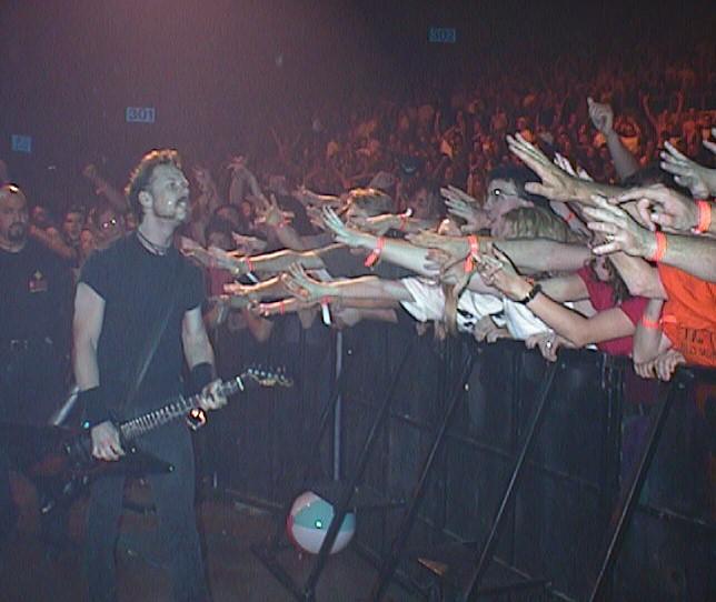 Photo gallery from the gig in Fort Worth, TX shot on May 9, 1997